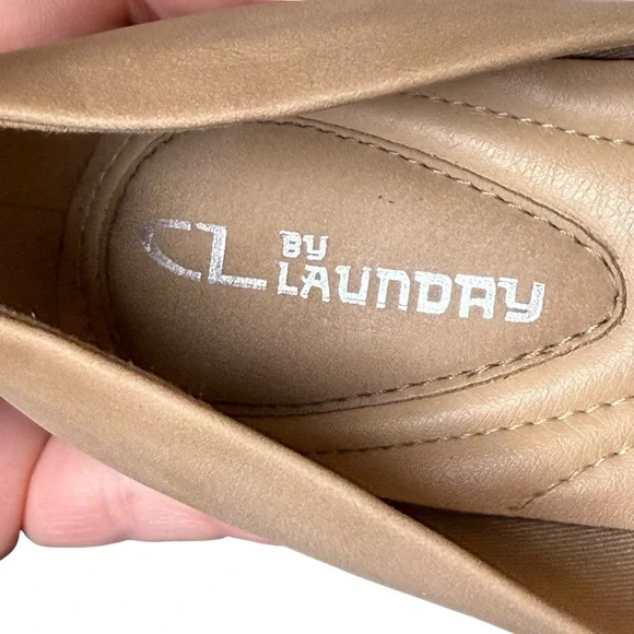 CL By Laundry Beige Wedge Pumps Size 8 Neutral Classic Minimalist Office Staple - Picture 8 of 11